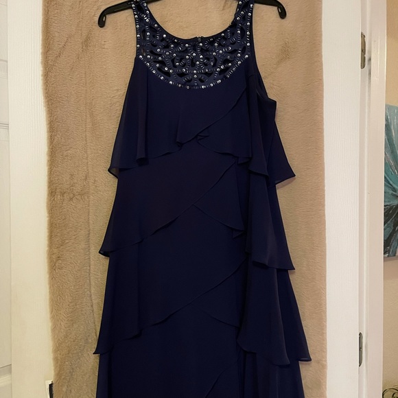 Dresses - Picture 13 of 16